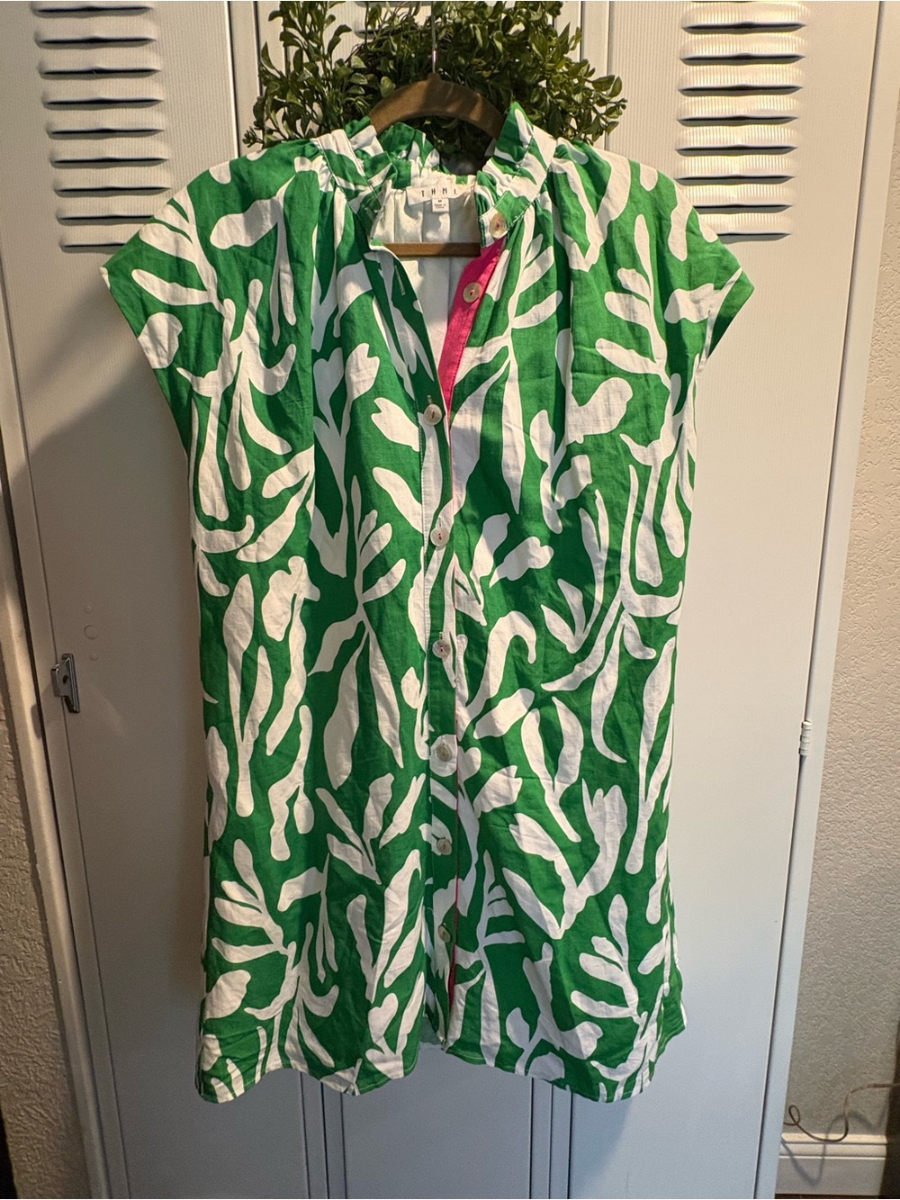 Sz M THML Green Botanical Dress W/Hot Pink Trim Knee Length Cap Sleeve